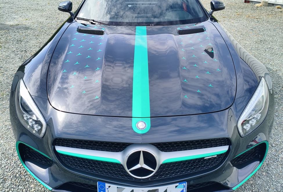Mercedes-AMG GT covering iridescent — vue 1
