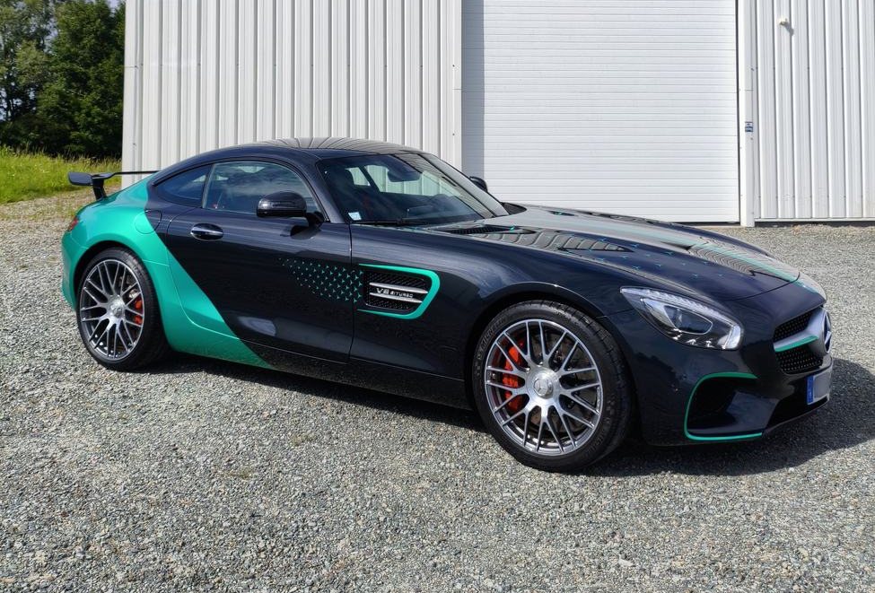 Mercedes-AMG GT covering iridescent — vue 3
