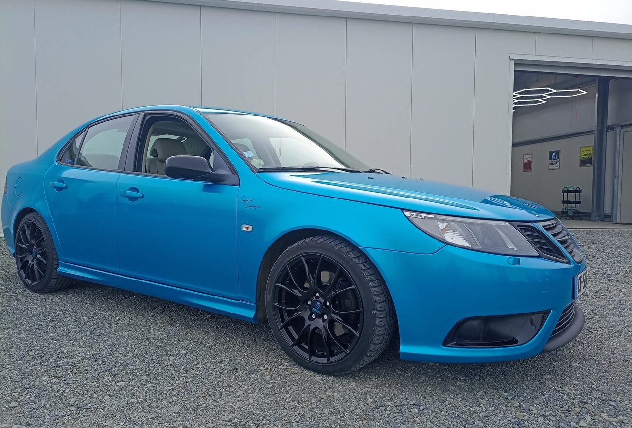 Saab 9-3 covering et marquage — vue 2