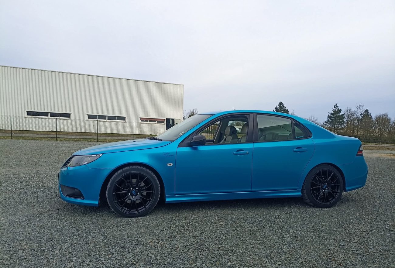 Saab 9-3 covering et marquage — vue 3