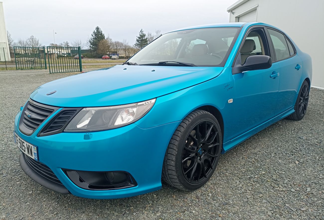 Saab 9-3 covering et marquage — vue extérieure