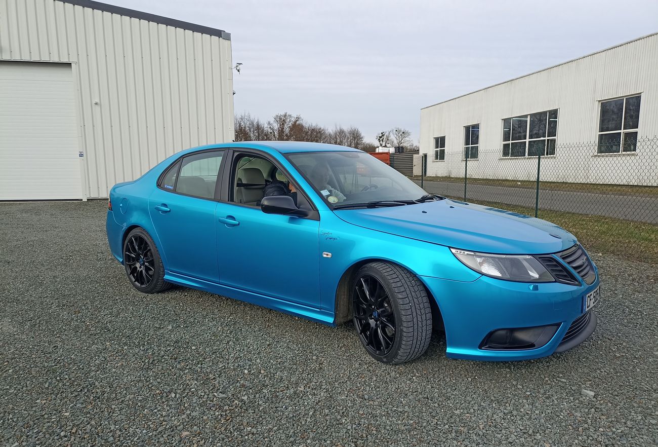 Saab 9-3 covering et marquage — vue extérieure