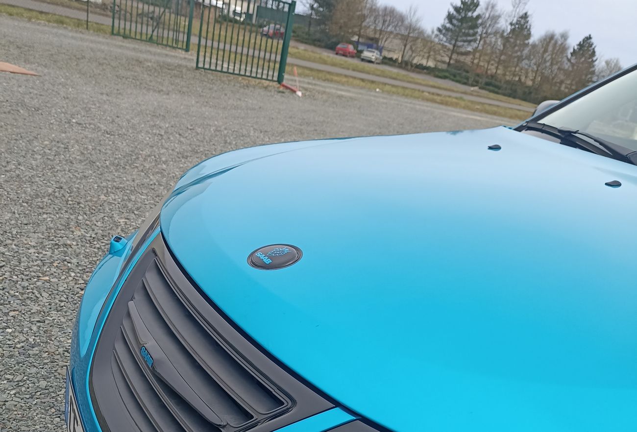 Saab 9-3 covering et marquage — détail calandre
