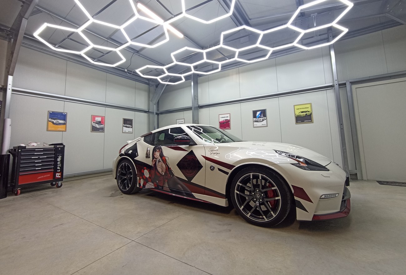 Nissan 370Z kit déco casino et manga — vue d'ensemble atelier