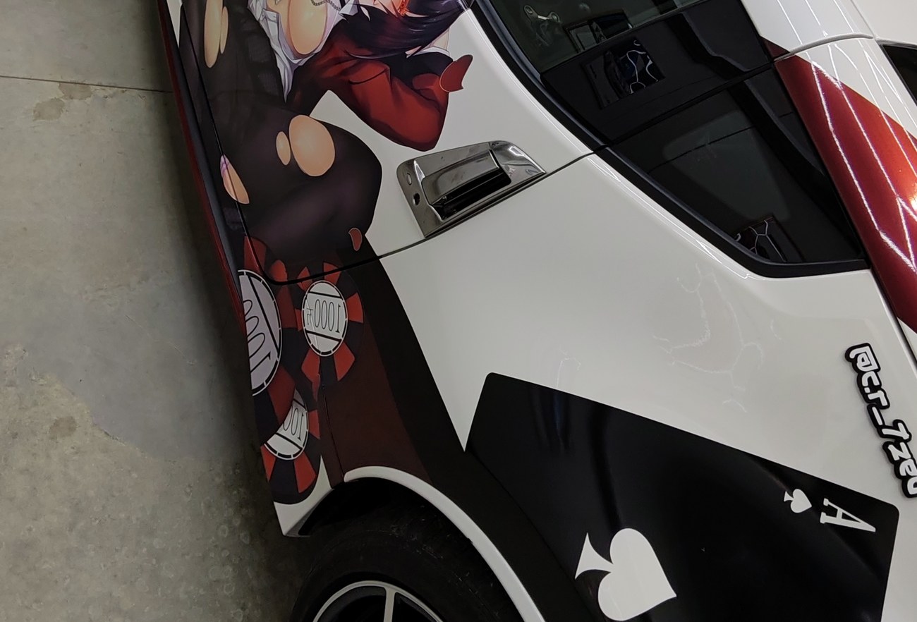 Nissan 370Z kit déco — détail aile arrière carte à jouer