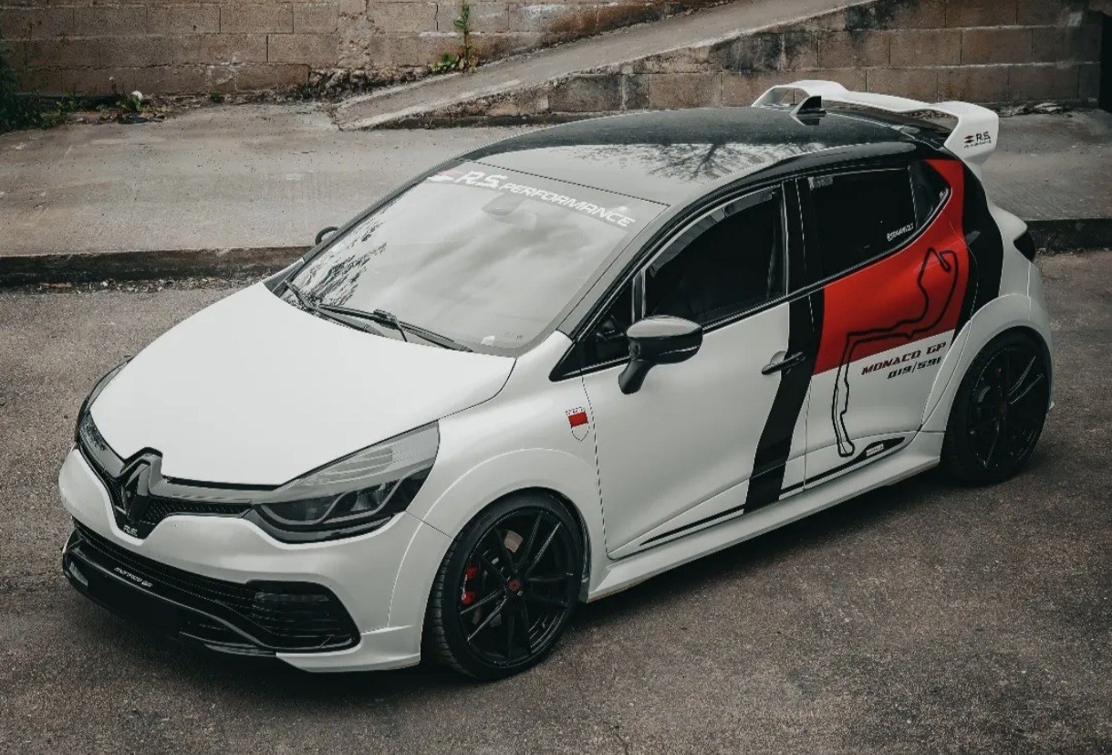 Renault Clio RS Monaco GP — vue trois-quarts avant