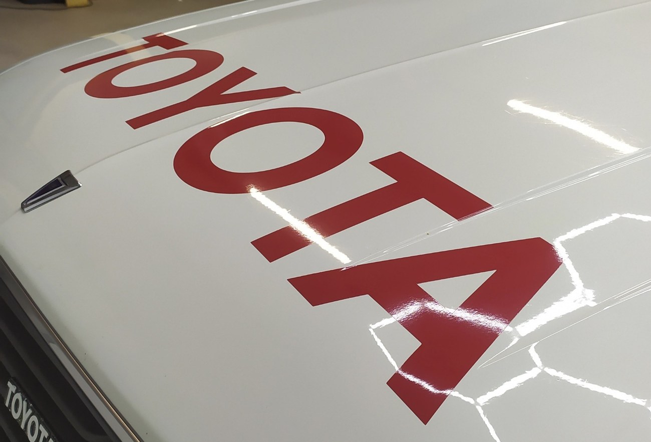 Toyota Celica Toyota Team Europe n°69 — détail capot