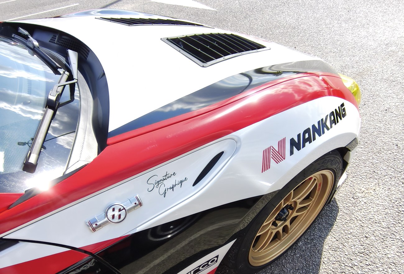 Toyota GT86 livrée Time Attack — détail aile et signature atelier