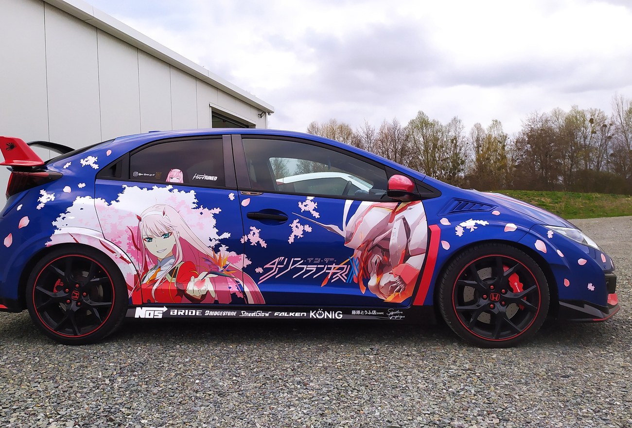 Honda Civic Type R kit déco manga sakura — vue latérale complète