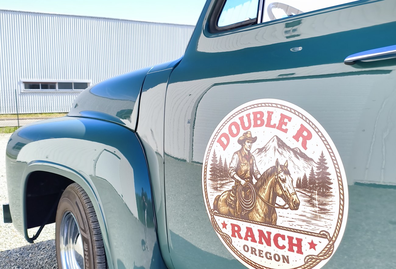 Ford F-100 Double R Ranch — détail logo portière