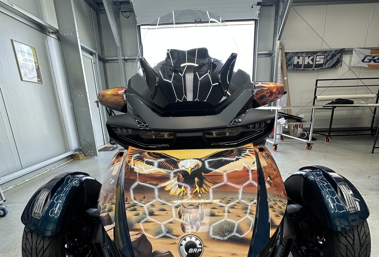 Can-Am Spyder RT kit déco — vue avant aigle et attrape-rêves