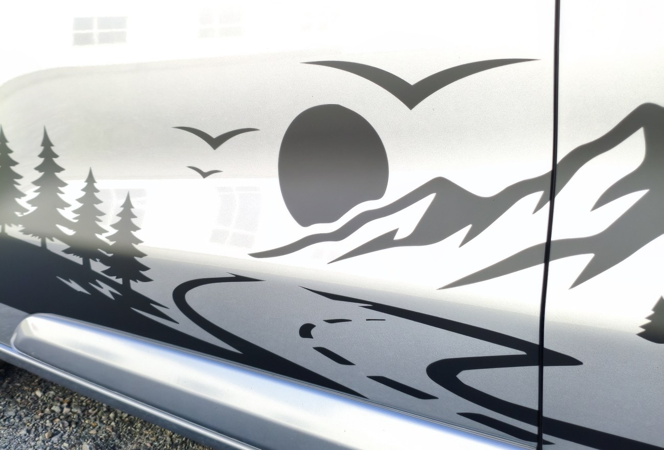 Peugeot Expert kit déco — détail montagne, soleil et rivière