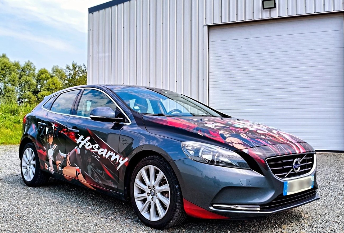 Volvo V40 kit déco Hosarny — vue trois-quarts avant
