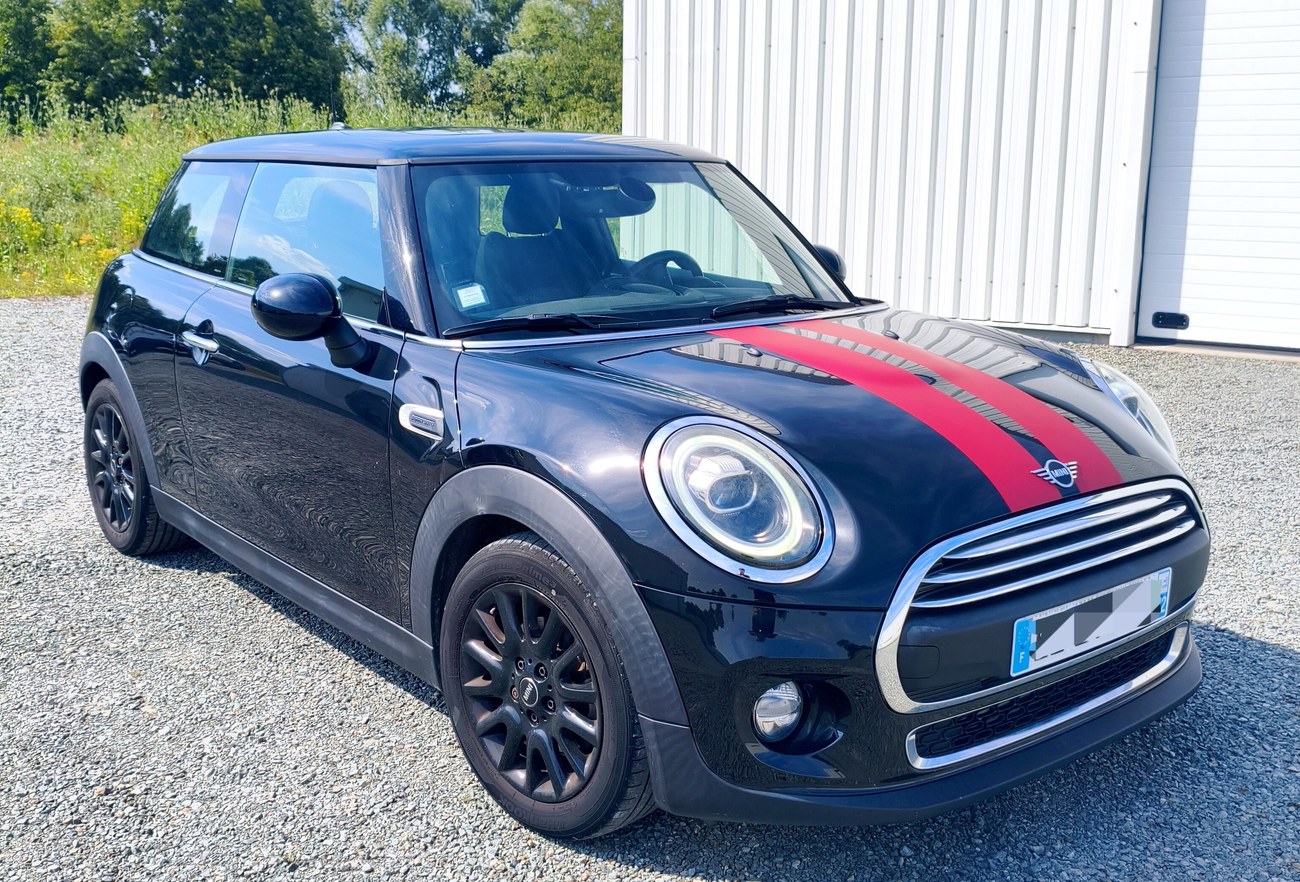 MINI Cooper bandes rallye — vue trois-quarts avant