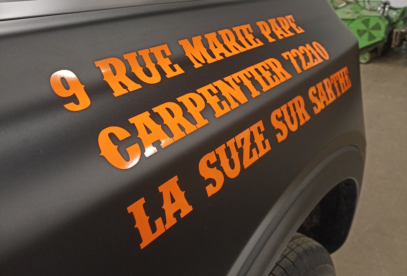 Ford Ranger Espace Motoculture — lettrage adresse capot
