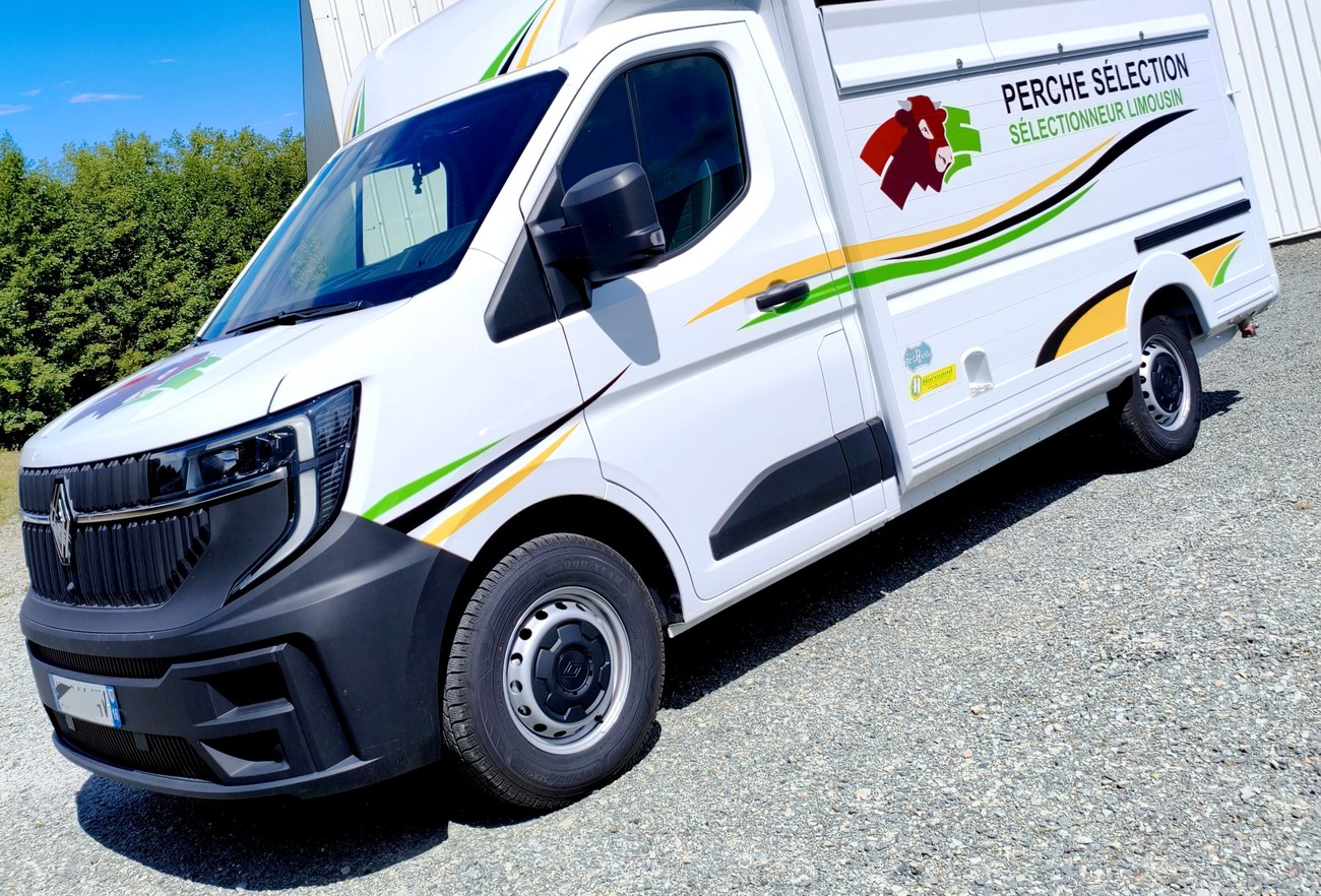 Fourgon Perche Sélection Limousin — vue avant ¾