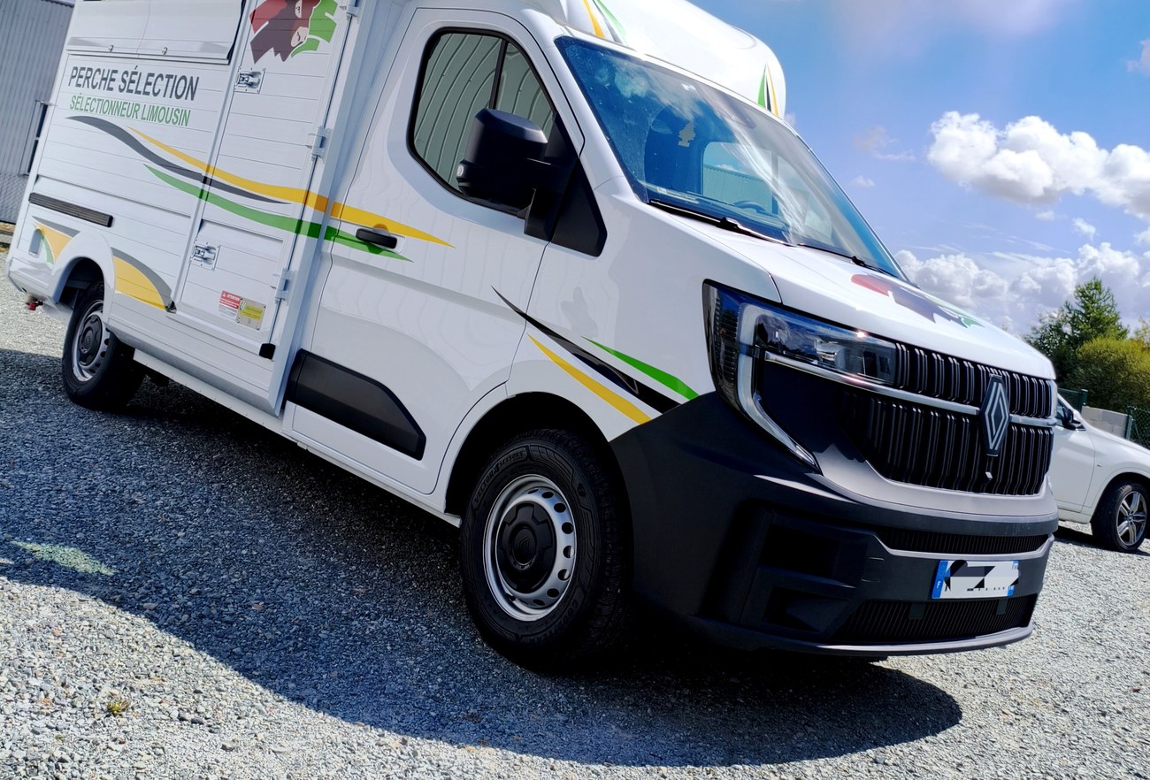 Fourgon Perche Sélection Limousin — détail avant