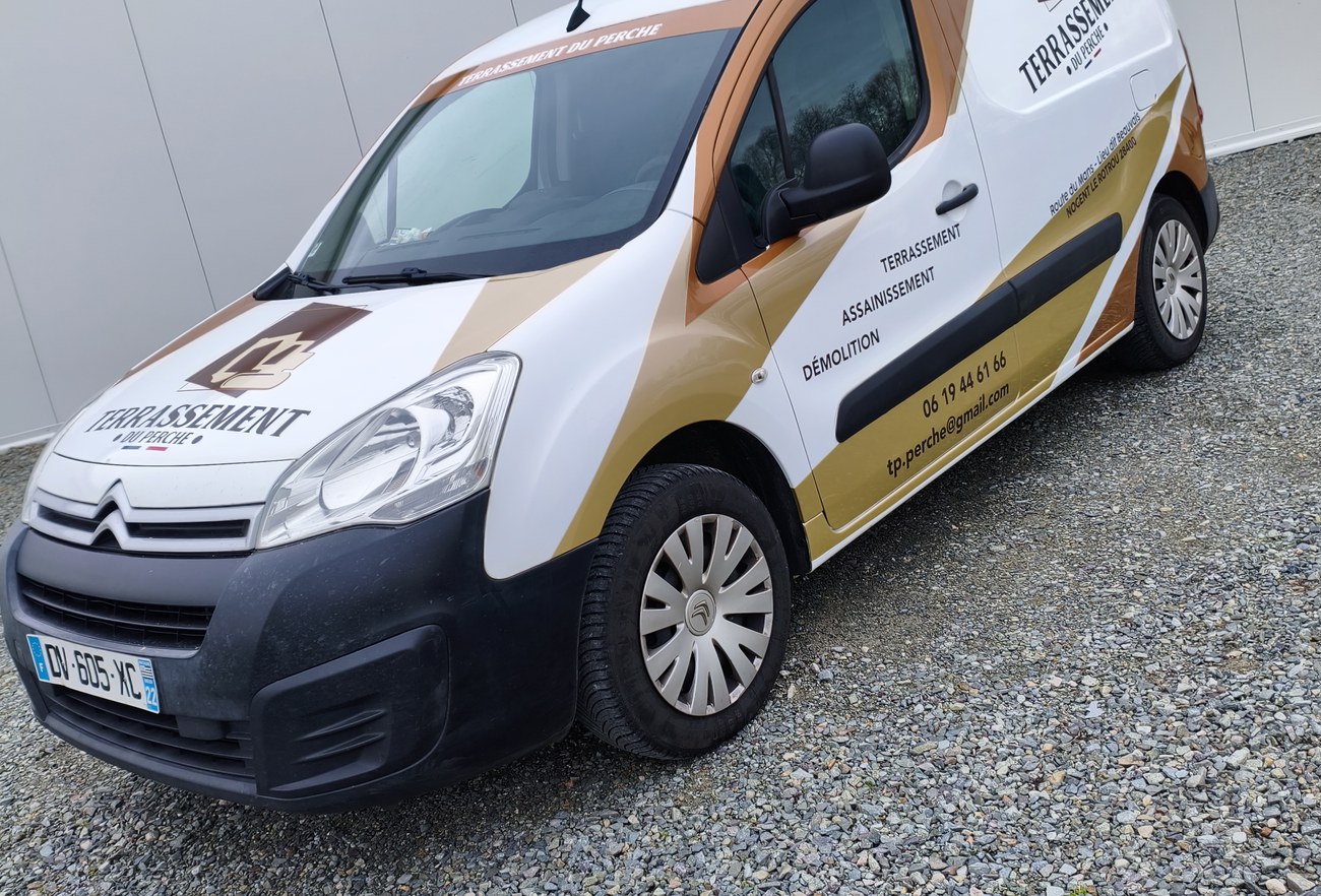 Citroën Berlingo Terrassement du Perche — vue avant ¾