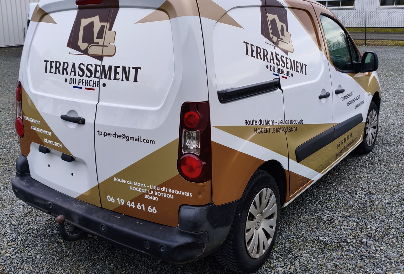 Citroën Berlingo Terrassement du Perche — vue arrière ¾