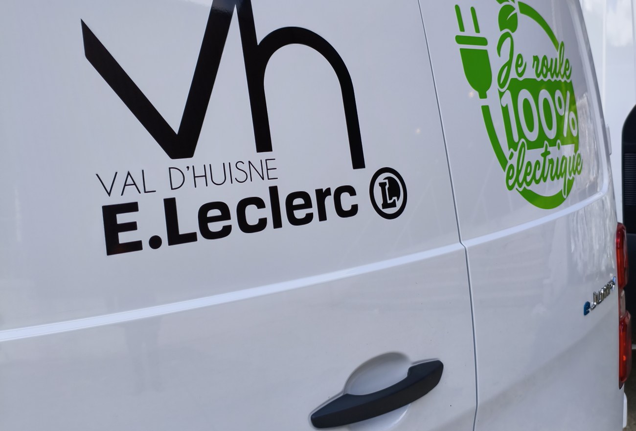 Citroën e-Jumpy E.Leclerc Val d'Huisne — vue arrière logo VH