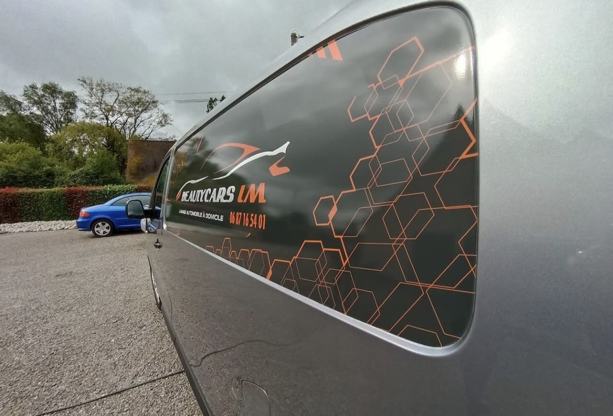 Toyota Proace Beautycars LM — détail vitre hexagones
