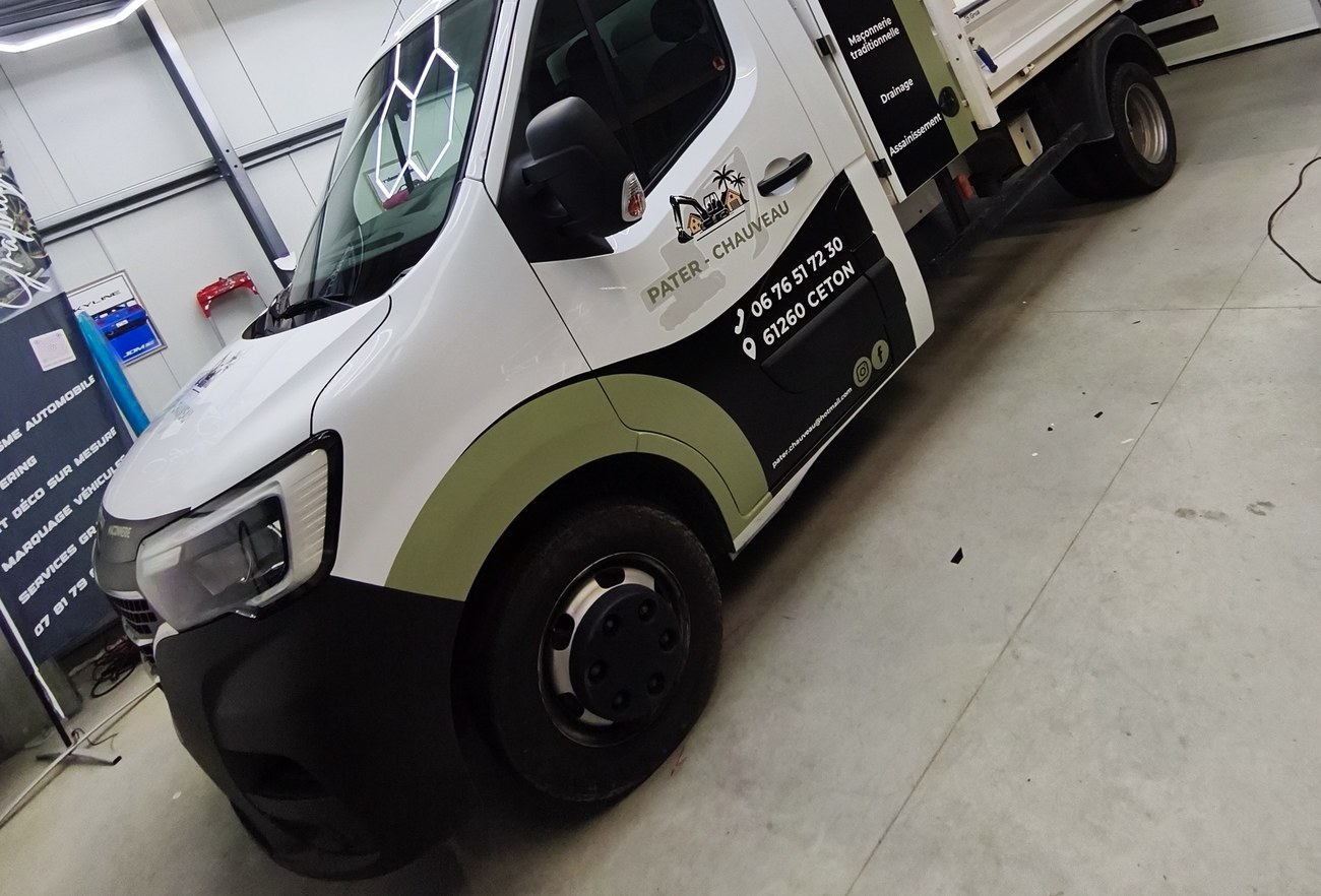 Camion-benne Pater-Chauveau — vue avant ¾
