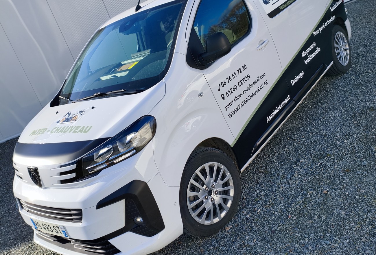 Peugeot Expert Pater-Chauveau — vue avant ¾ extérieur soleil